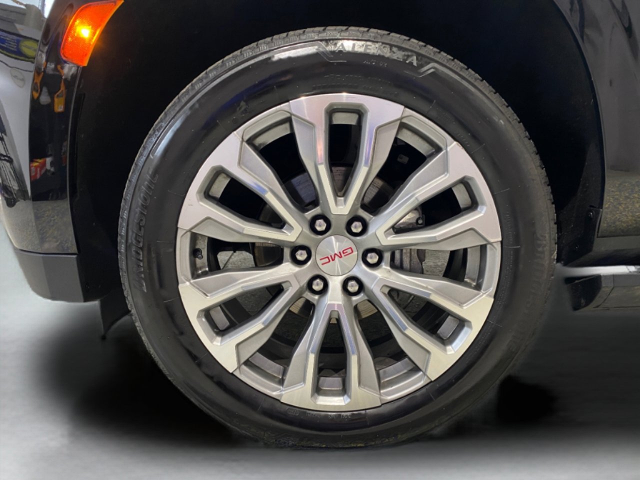 Used 2022 GMC Yukon XL Denali image 8