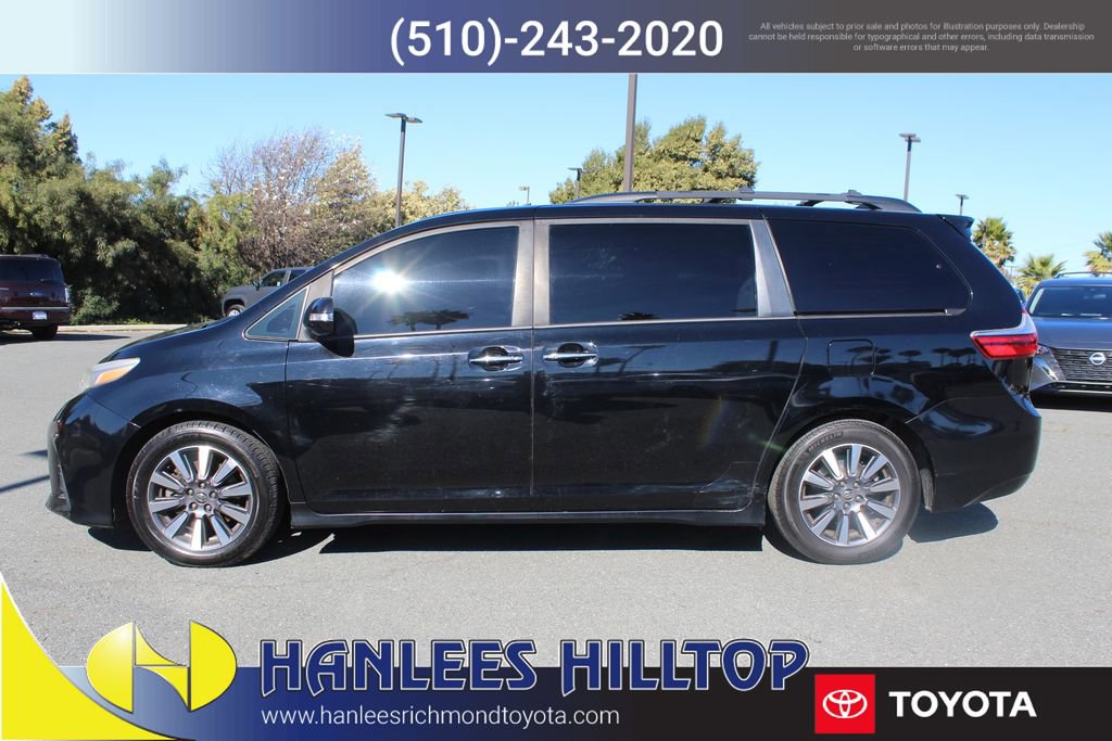 Used 2018 Toyota Sienna Limited w/ Carpet Mat Package image 2