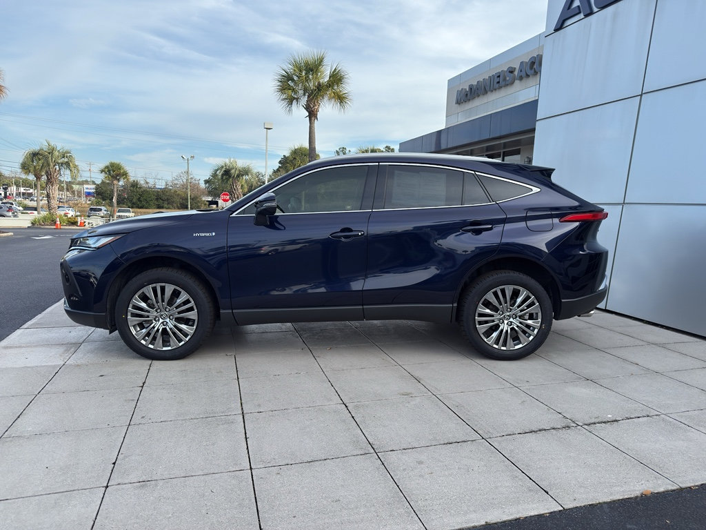 Used 2021 Toyota Venza XLE w/ Softex Package image 3
