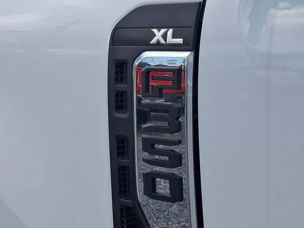 New 2026 Ford F350 XL w/ XL Chrome Package image 17