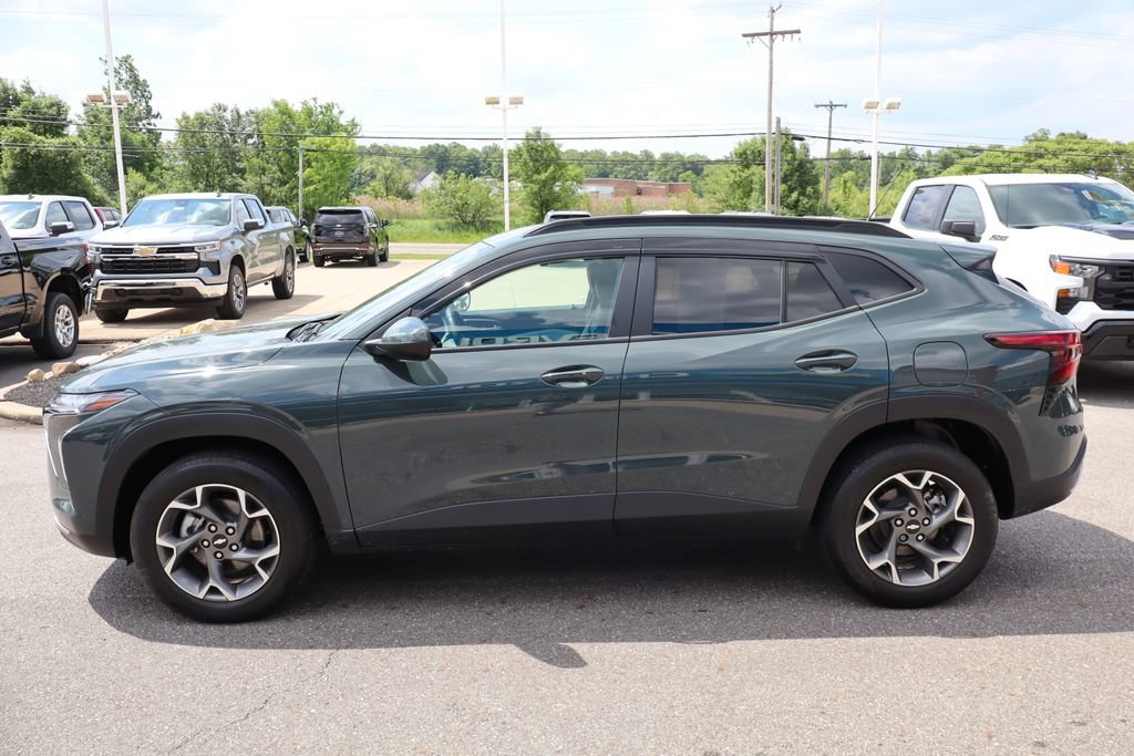 Used 2025 Chevrolet Trax LT w/ Driver Confidence Package FWD image 24