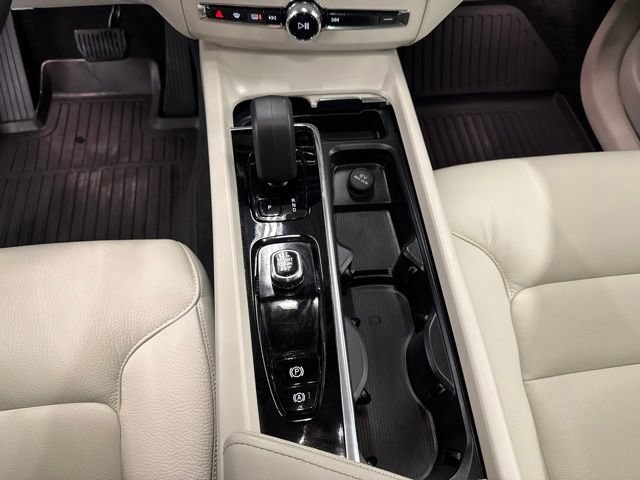 Used 2025 Volvo XC60 B5 Plus w/ Climate Package AWD/4WD image 17