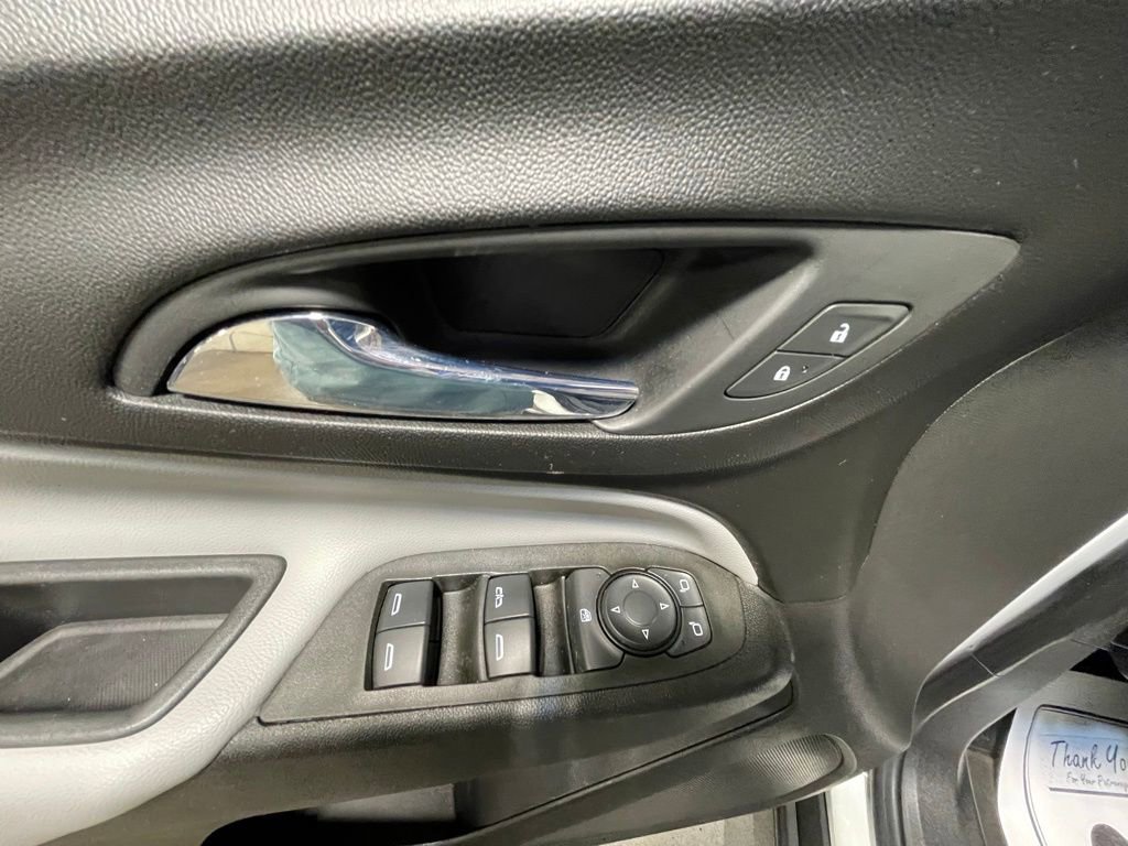 Used 2020 Chevrolet Equinox LS w/ LS Convenience Package image 8