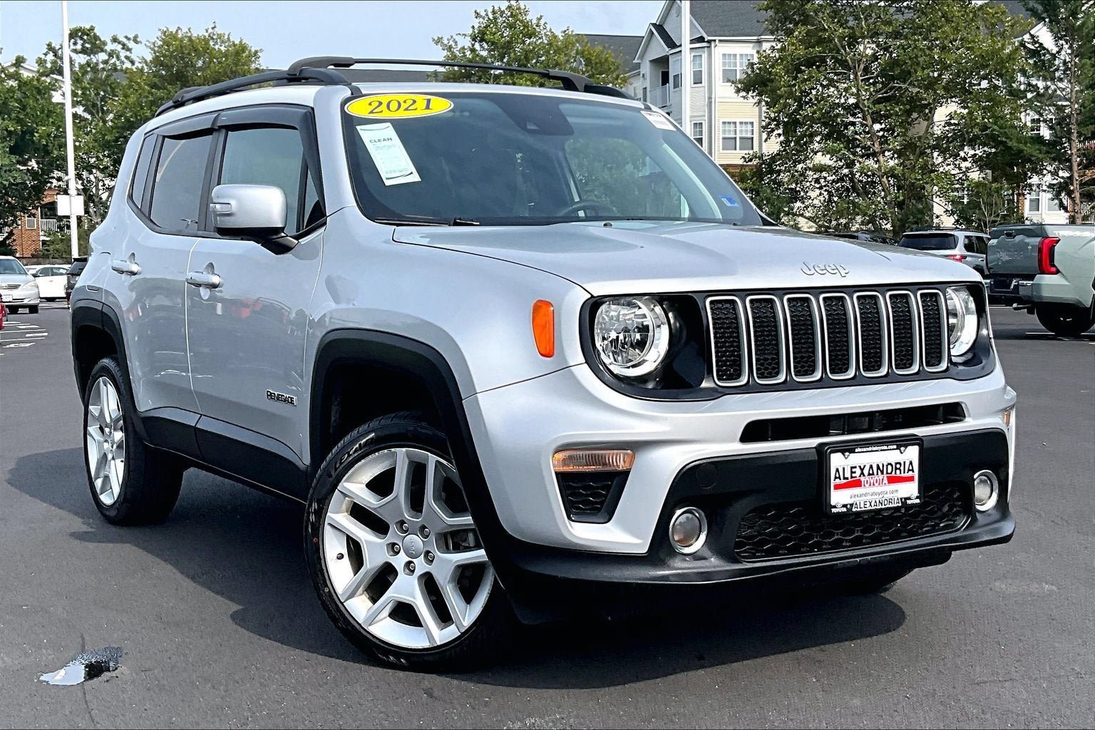 Used 2021 Jeep Renegade Latitude AWD/4WD image 2