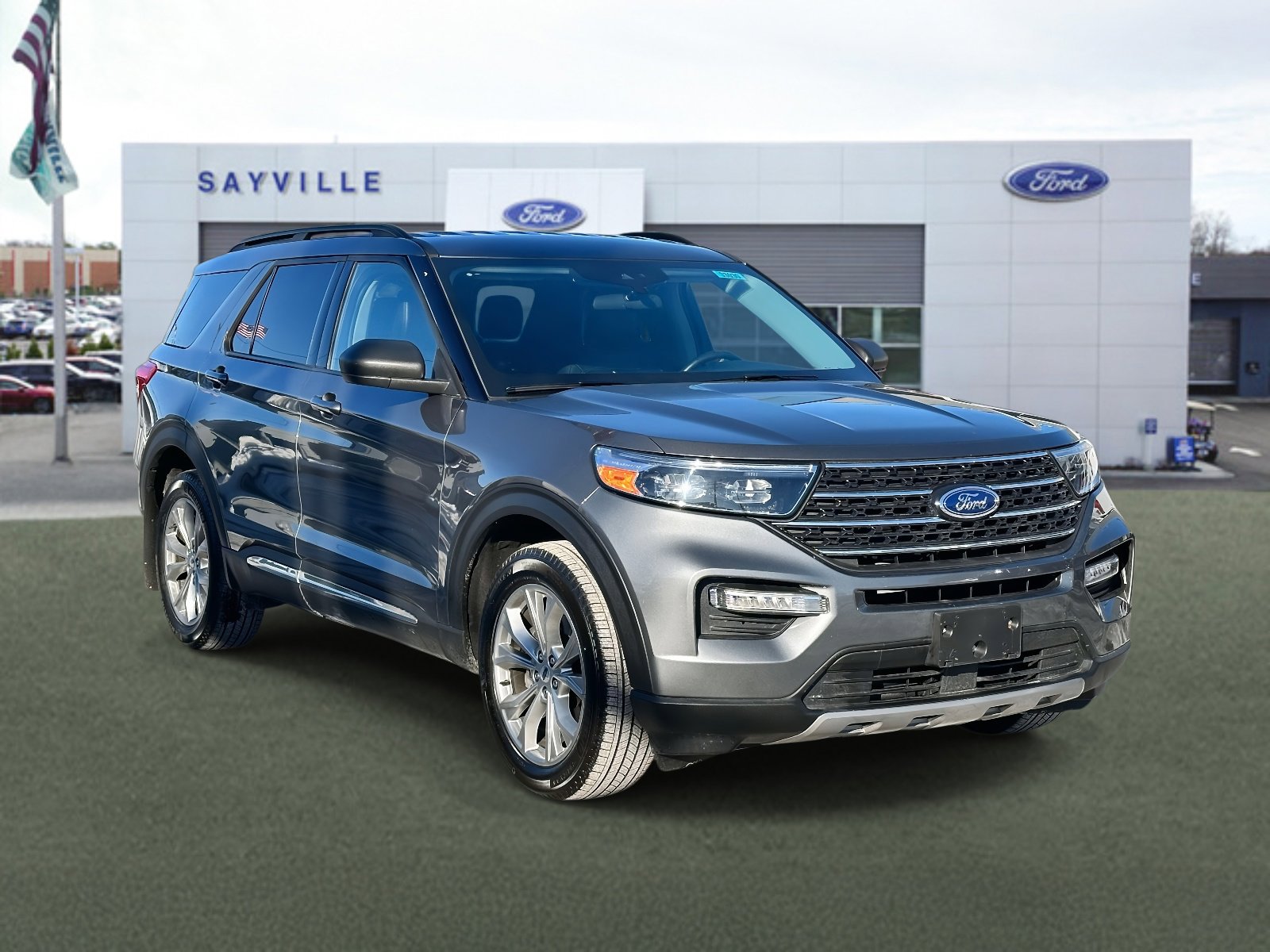 Used 2023 Ford Explorer XLT w/ Equipment Group 202A image 6