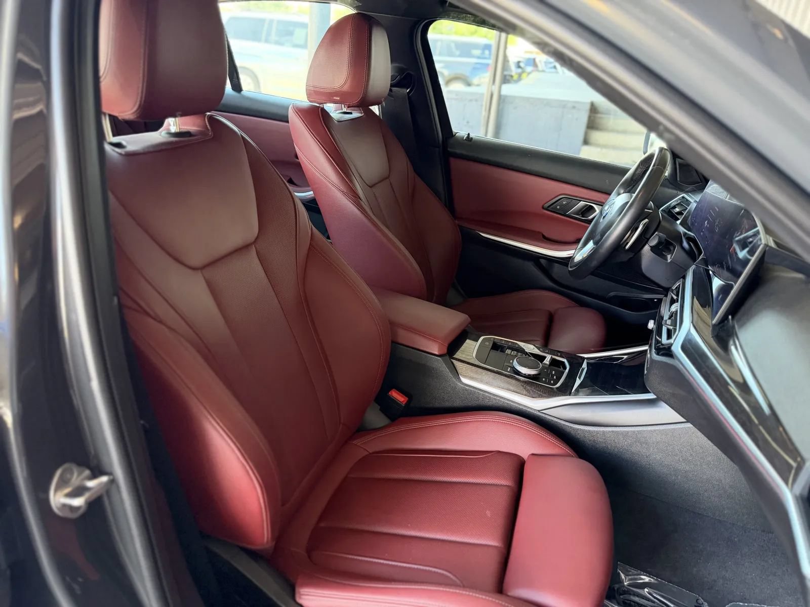 Used 2024 BMW 330e w/ Convenience Package RWD image 19