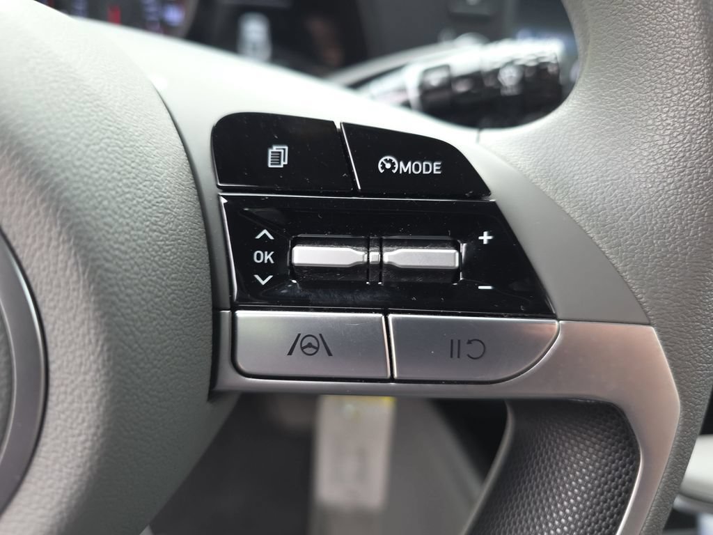 Used 2023 Hyundai Elantra SE FWD image 19