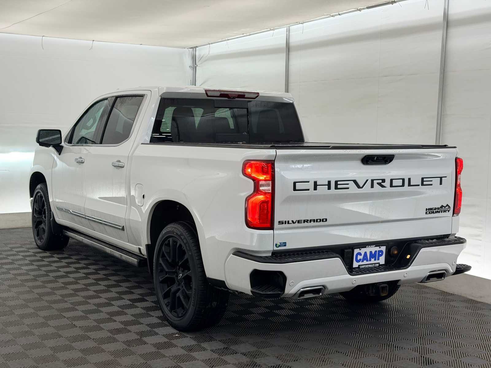 Used 2024 Chevrolet Silverado 1500 High Country AWD/4WD image 4
