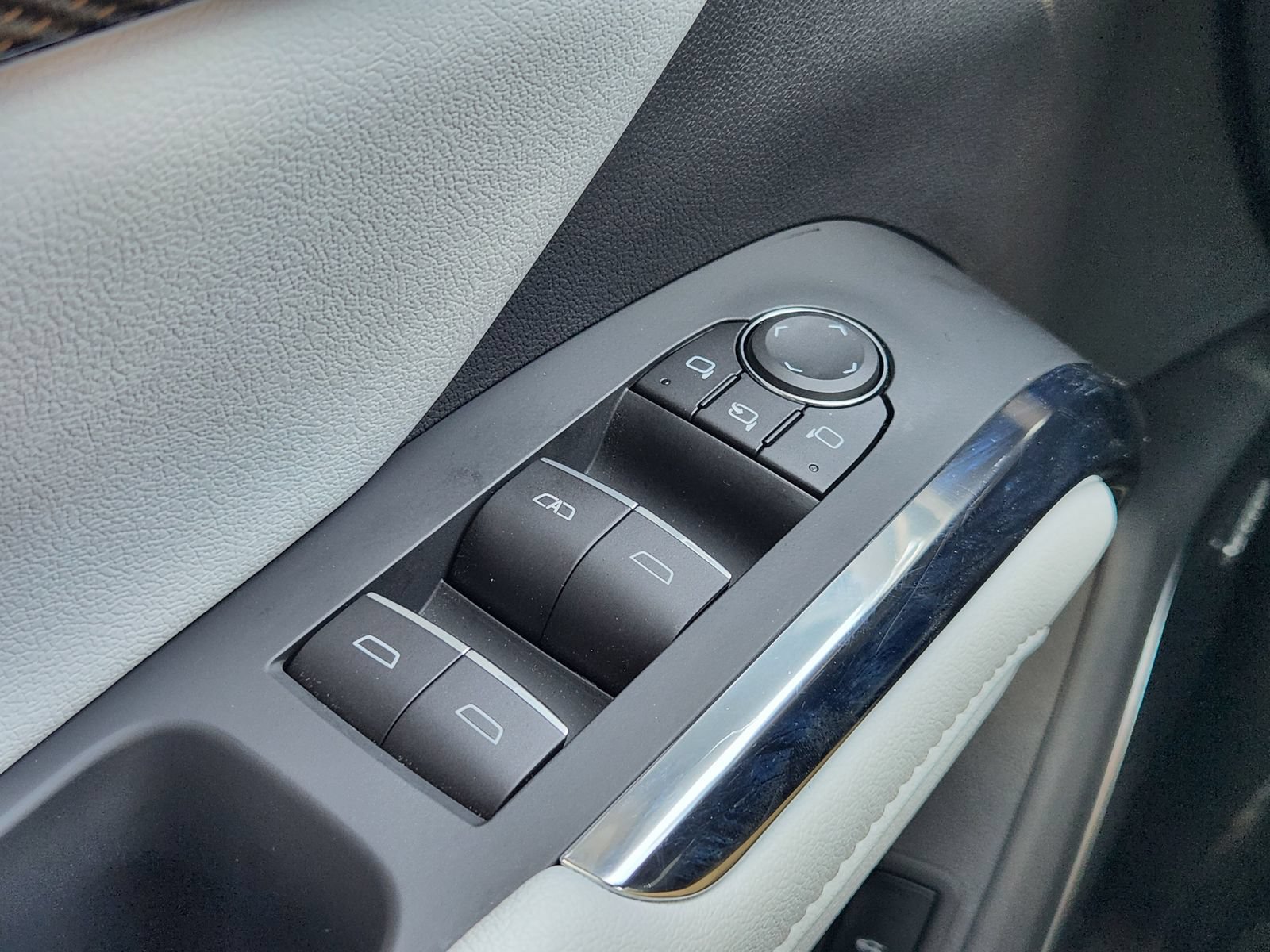 Used 2026 Chevrolet Traverse High Country w/ LPO, Floor Liner Package FWD image 29