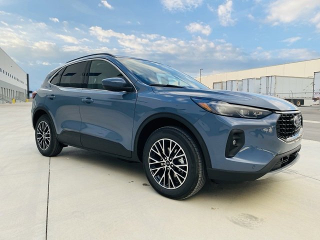 New 2026 Ford Escape SE w/ PHEV Premium Package image 3