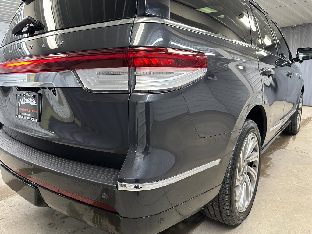 Used 2023 Lincoln Navigator Reserve image 29