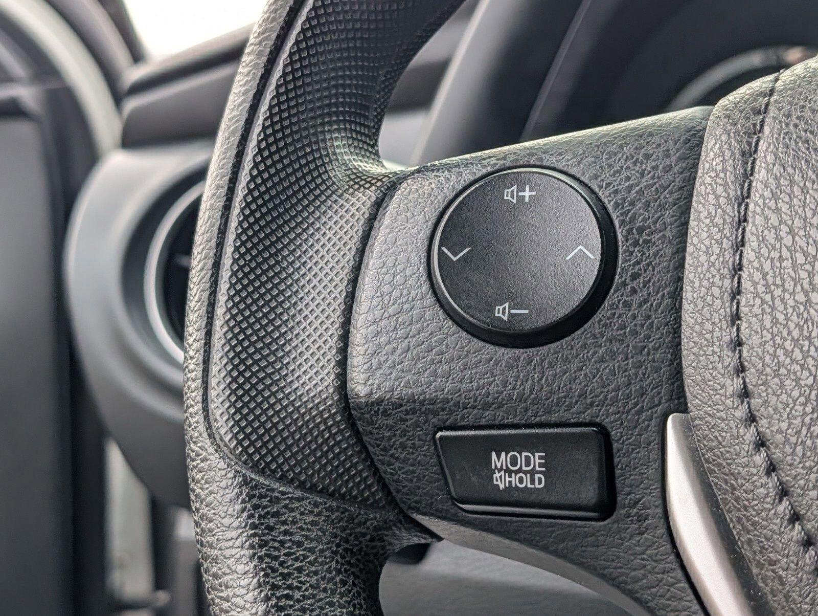 Used 2018 Toyota Corolla LE image 25