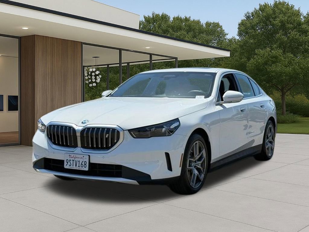 Used 2025 BMW i5 eDrive40i w/ Premium Package RWD image 2