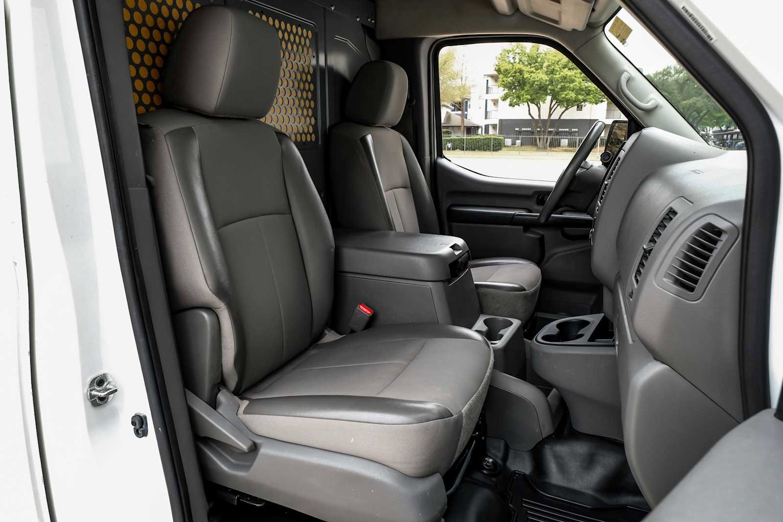 Used 2020 Nissan NV 2500 SV image 36