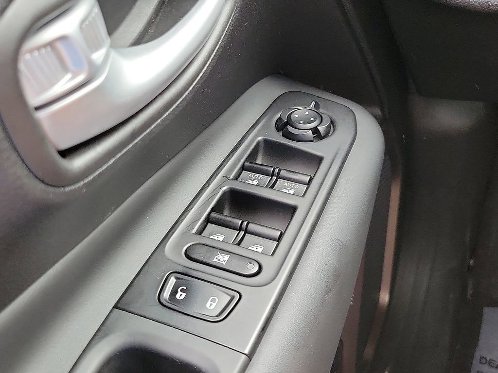 Used 2023 Jeep Renegade Latitude image 13