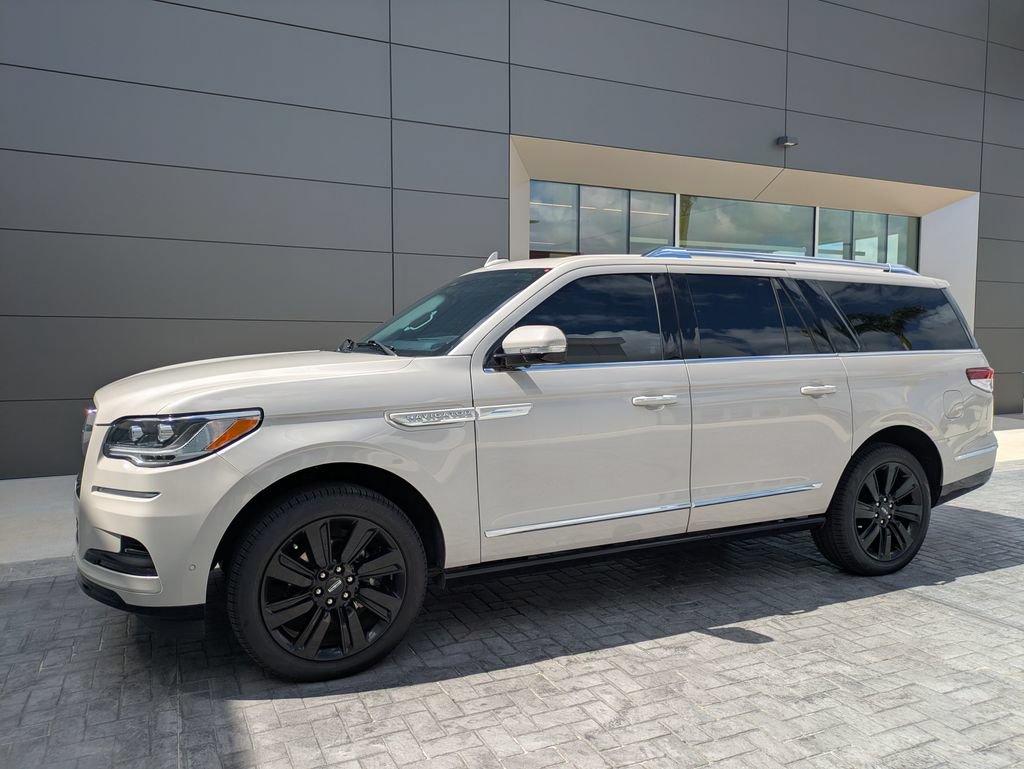 Certified 2024 Lincoln Navigator L Reserve AWD/4WD image 1