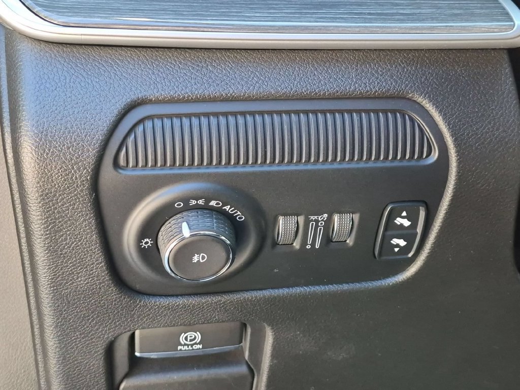 Used 2022 Jeep Wagoneer Series III AWD/4WD image 18