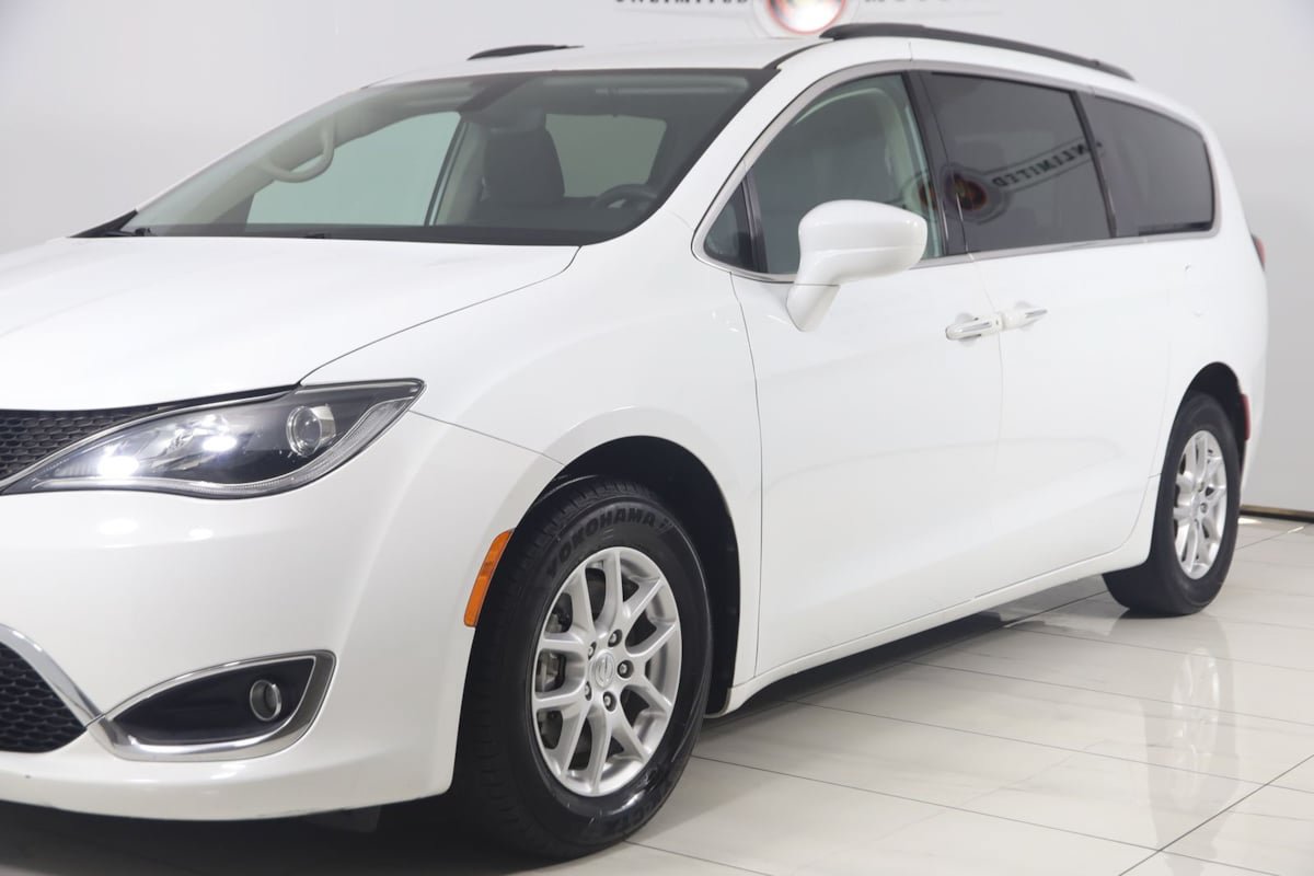 Used 2020 Chrysler Pacifica Touring FWD image 55