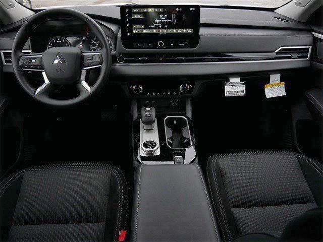 New 2026 Mitsubishi Outlander ES image 7