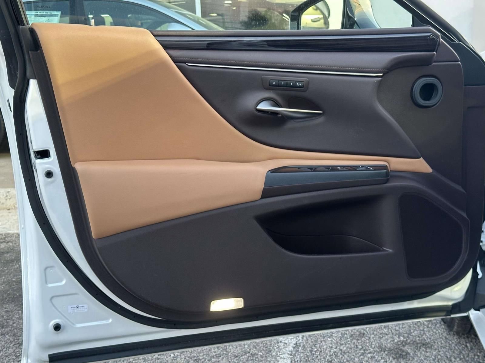 Used 2020 Lexus ES 350 w/ Premium Package image 16