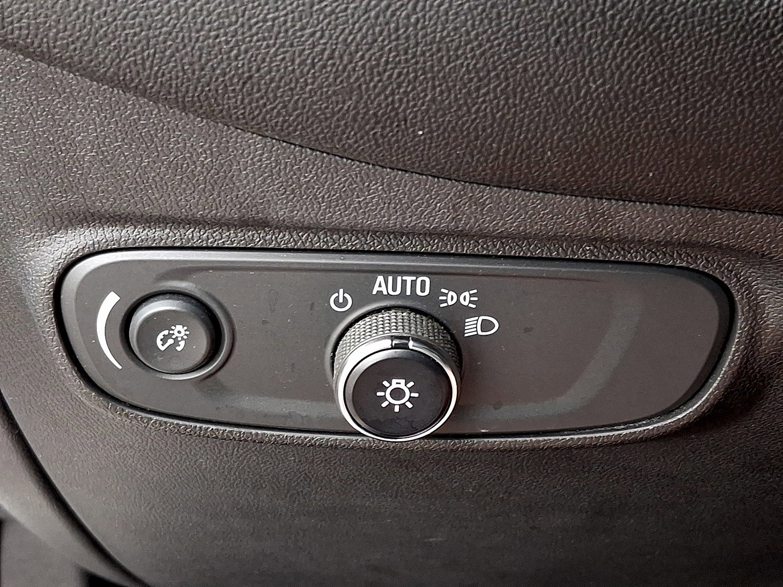 Used 2022 Chevrolet Equinox LS w/ LS Convenience Package FWD image 24