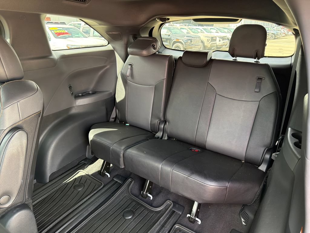 Used 2024 Toyota Sienna XLE Woodland Edition AWD/4WD image 33