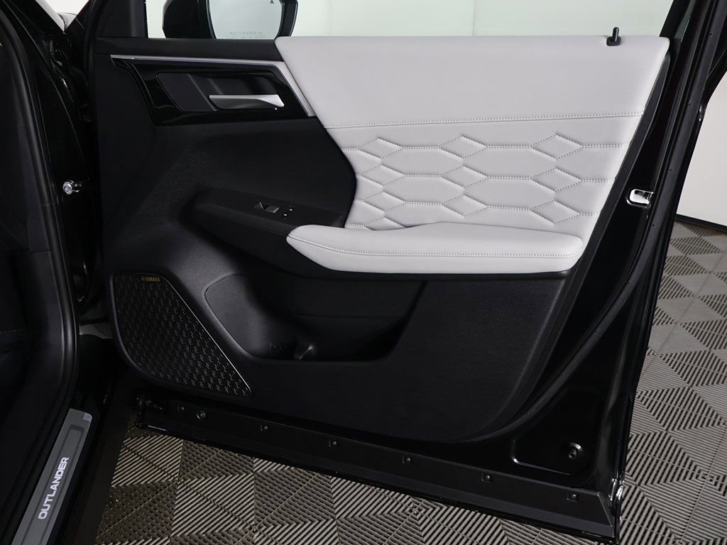 New 2025 Mitsubishi Outlander SEL image 30