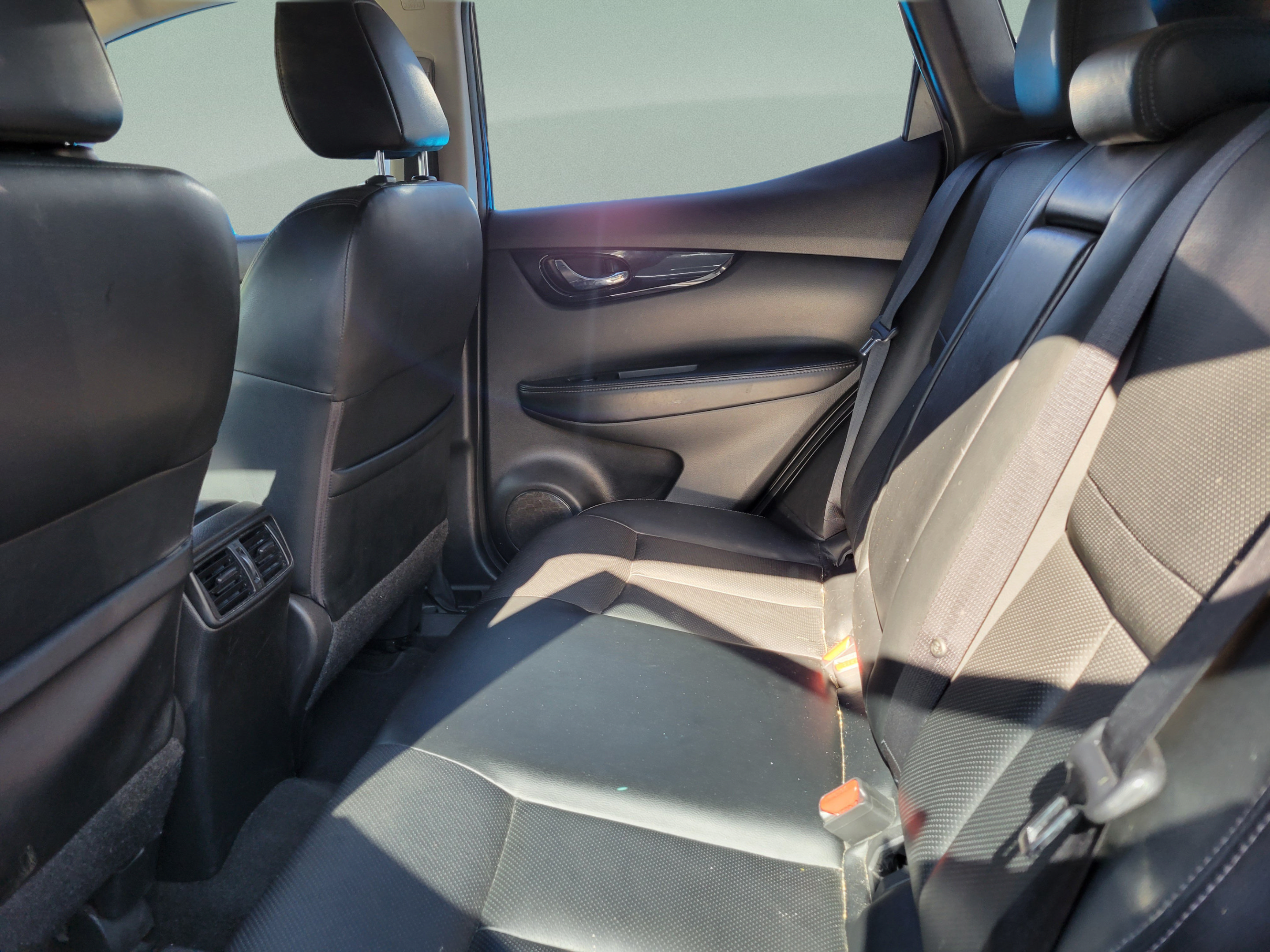 Used 2018 Nissan Rogue Sport SL FWD image 6