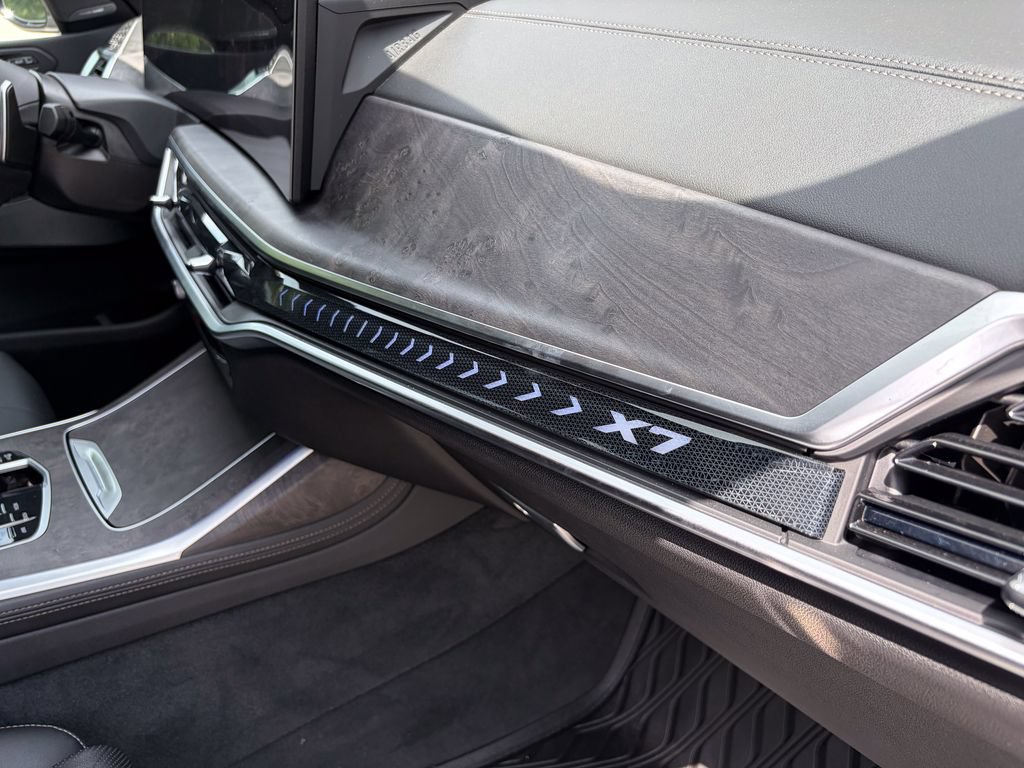 Used 2023 BMW X7 xDrive40i w/ M Sport Package AWD/4WD image 46