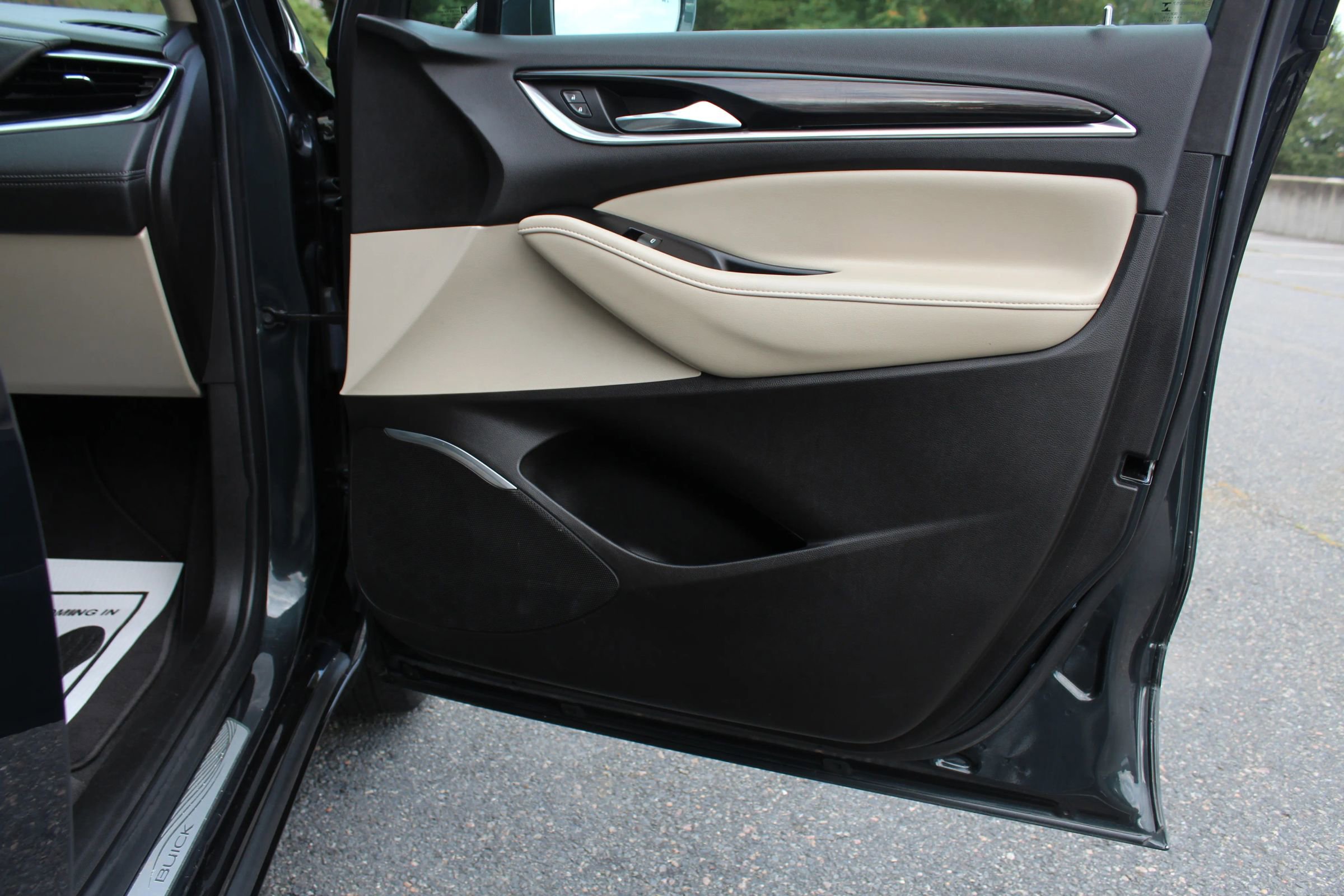 Used 2019 Buick Enclave Essence image 19