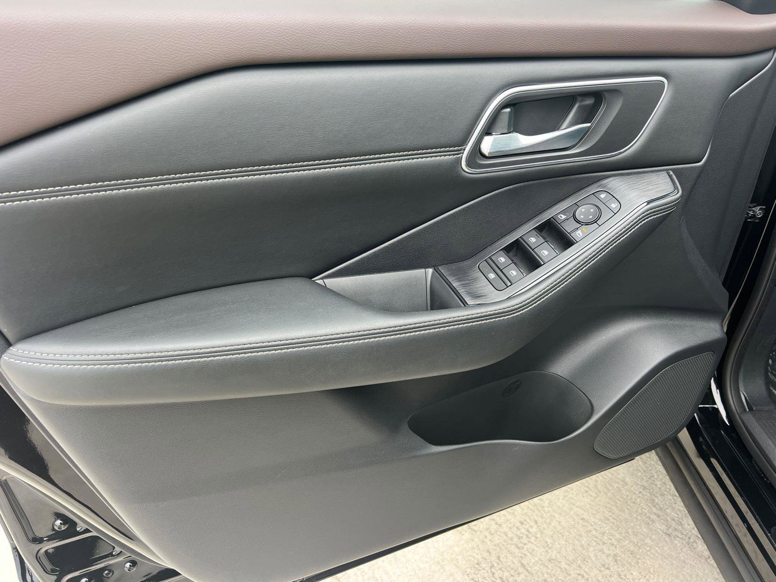 Used 2021 Nissan Rogue SV w/ Premium Package image 10