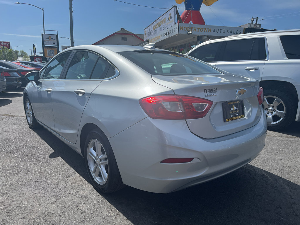 Used 2017 Chevrolet Cruze LT w/ Convenience Package FWD image 5