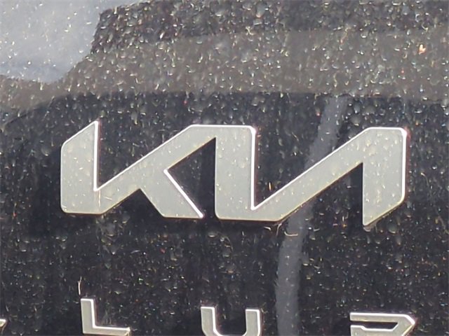 Used 2025 Kia Telluride EX w/ EX Captain's Chair Package image 7
