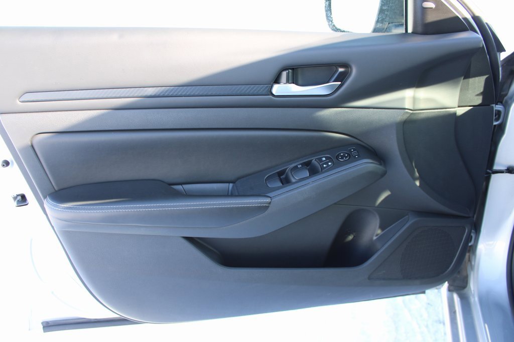 Used 2024 Nissan Altima 2.5 SV image 10