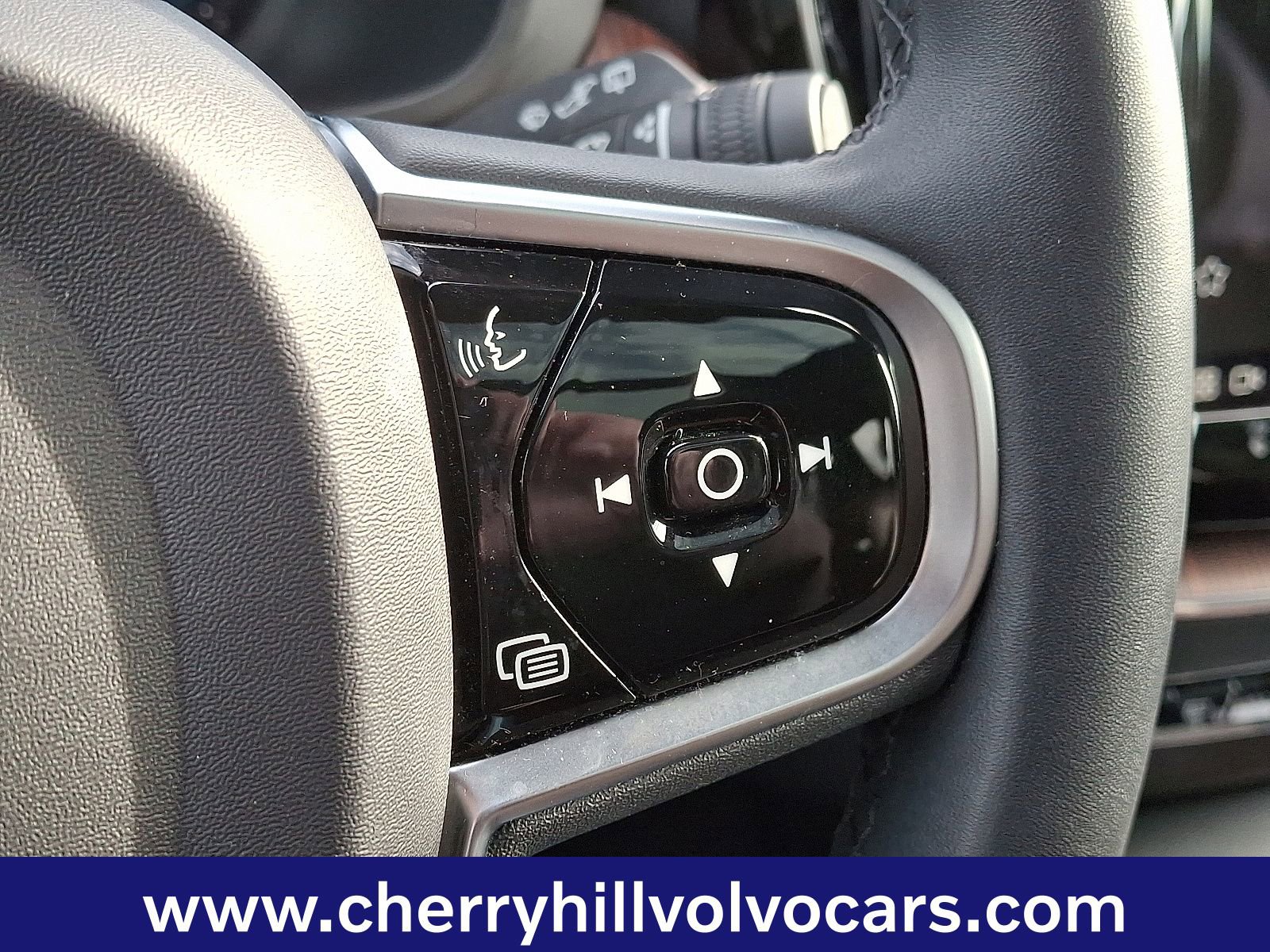 Certified 2023 Volvo XC60 B5 Plus image 22