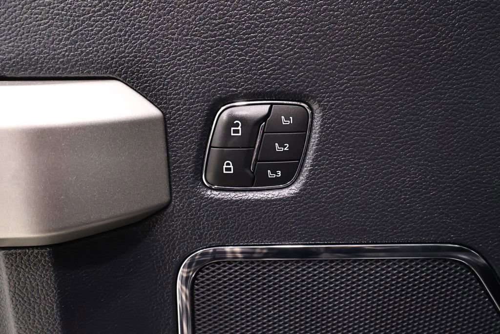 Certified 2022 Ford F250 Lariat w/ Black Appearance Package image 13