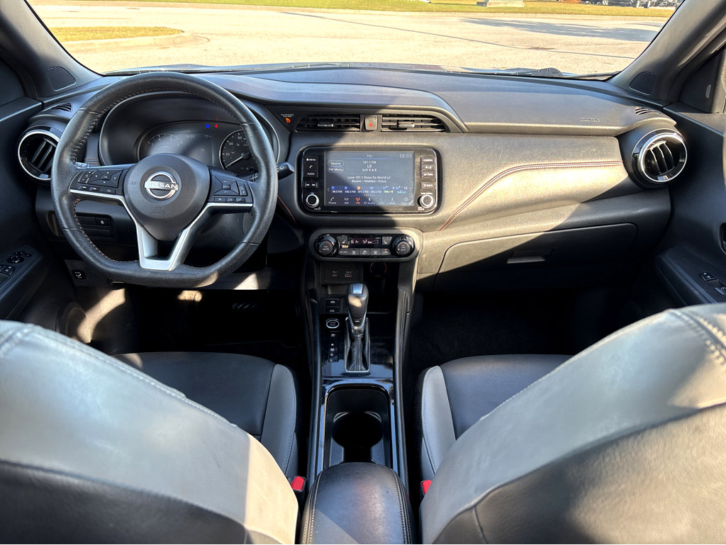 Used 2022 Nissan Kicks SR w/ Premium Package FWD image 4