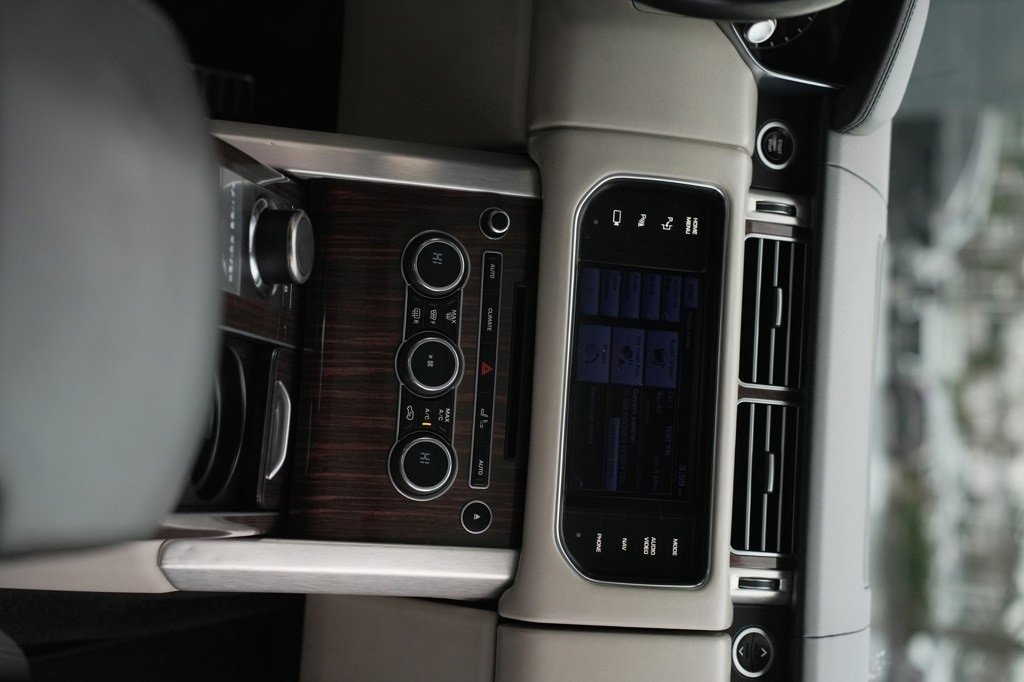 Used 2015 Land Rover Range Rover Supercharged image 20