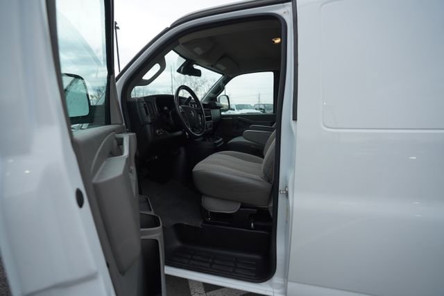Used 2021 GMC Savana 3500 w/ Driver Convenience Package image 11