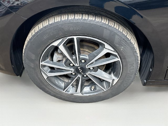 Certified 2023 Kia Forte LXS w/ LXS Technology Package FWD image 28
