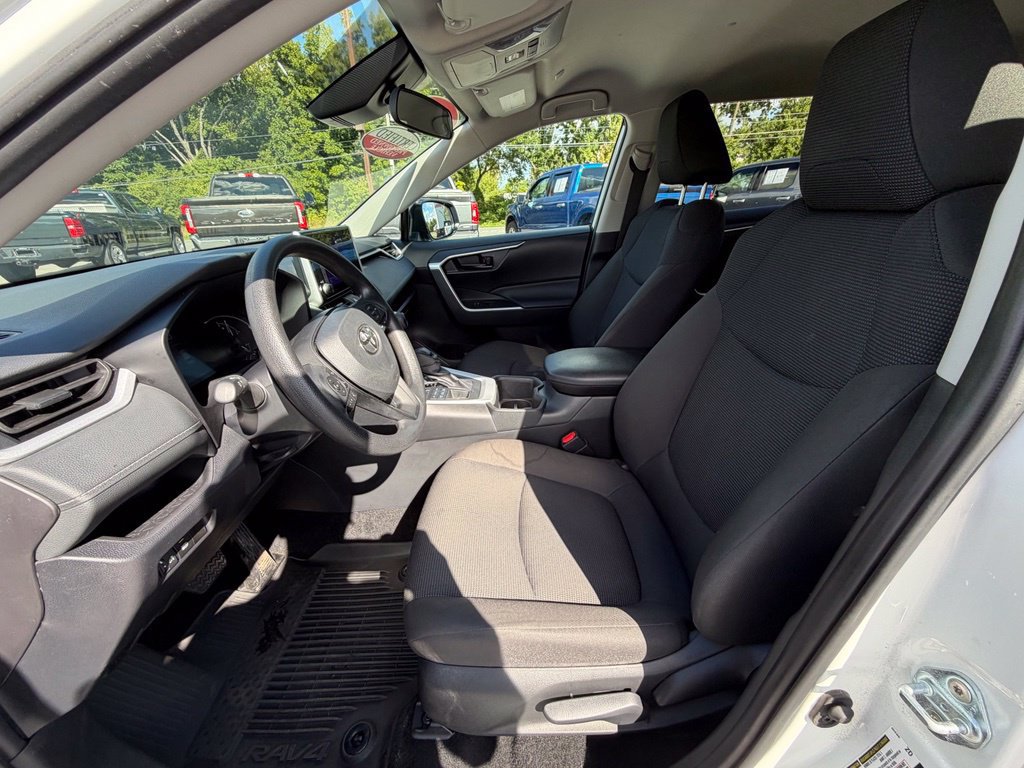 Used 2024 Toyota RAV4 LE AWD/4WD image 10