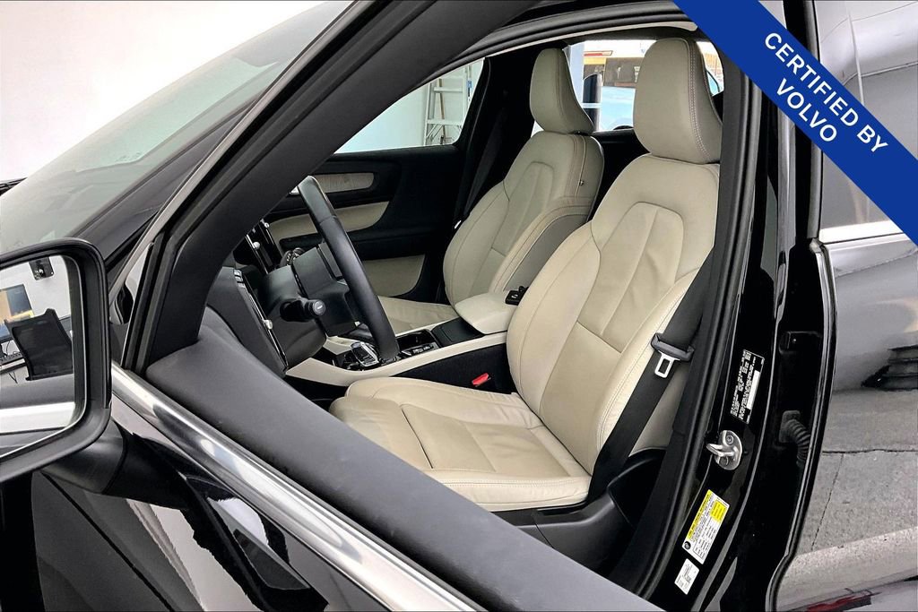 Used 2023 Volvo XC40 B5 Plus w/ Protection Package Premier image 34