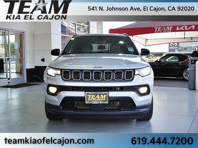 Used 2024 Jeep Compass Latitude image 4