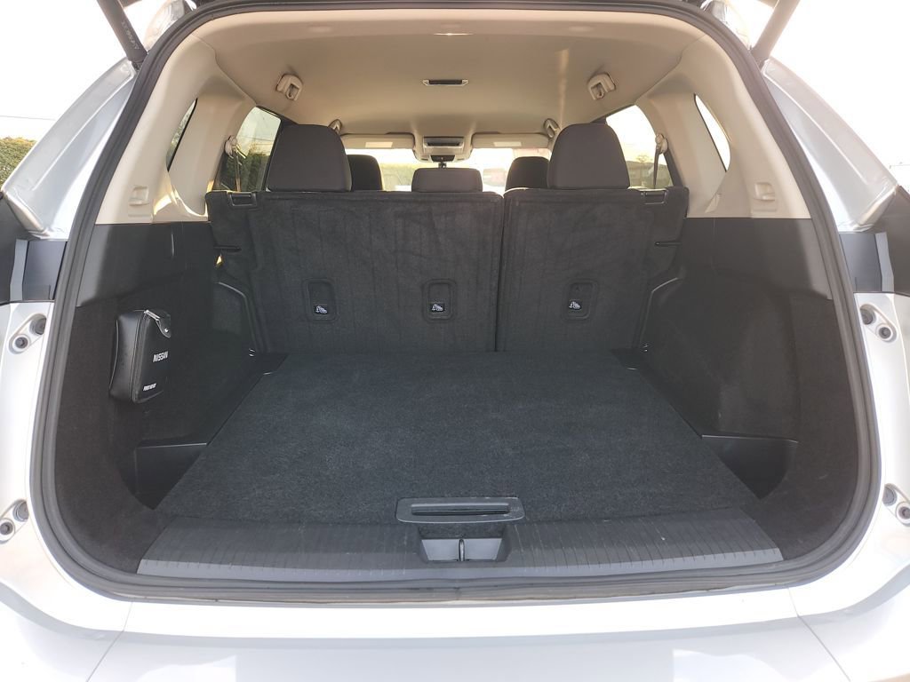 Used 2025 Nissan Rogue SV image 13