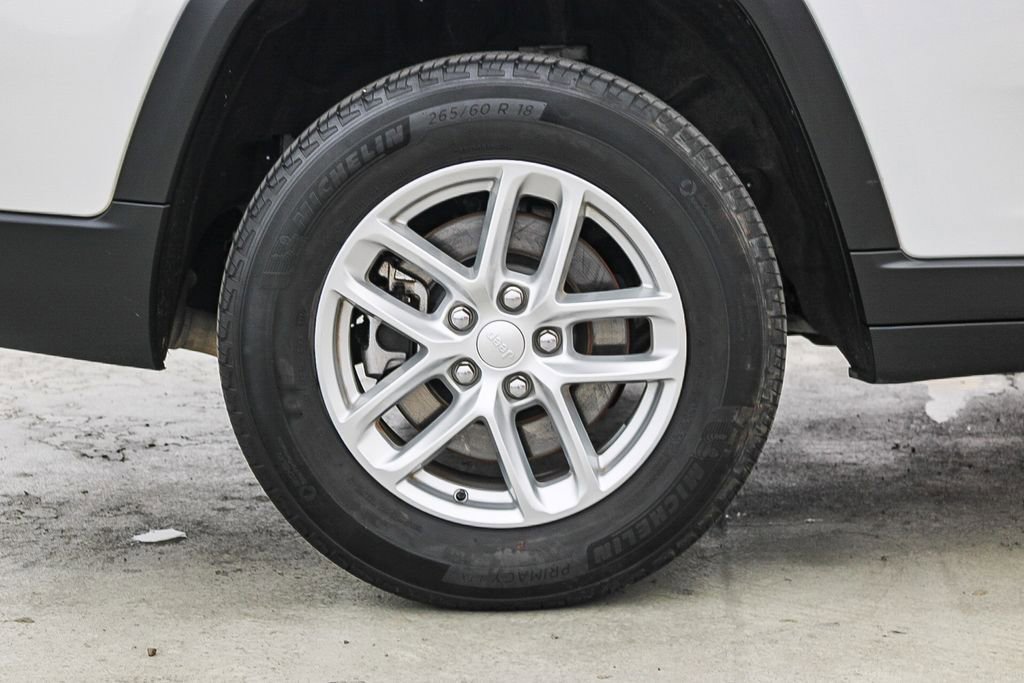 Used 2024 Jeep Grand Cherokee L Laredo AWD/4WD image 12
