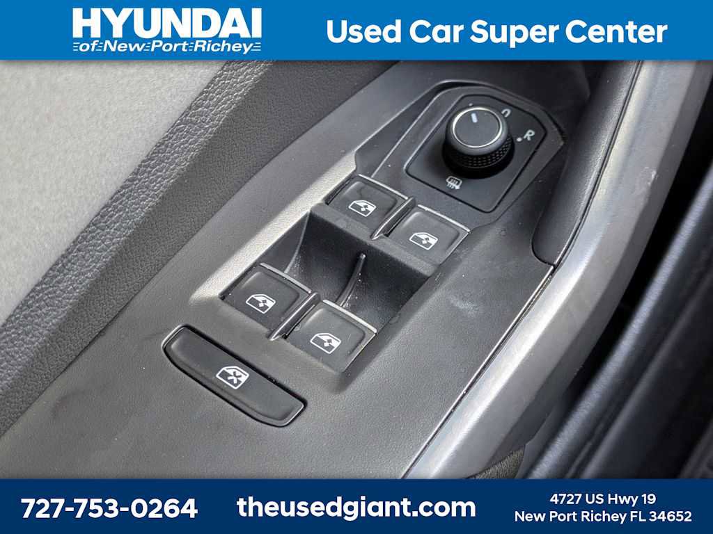 Used 2025 Volkswagen Jetta SE image 30