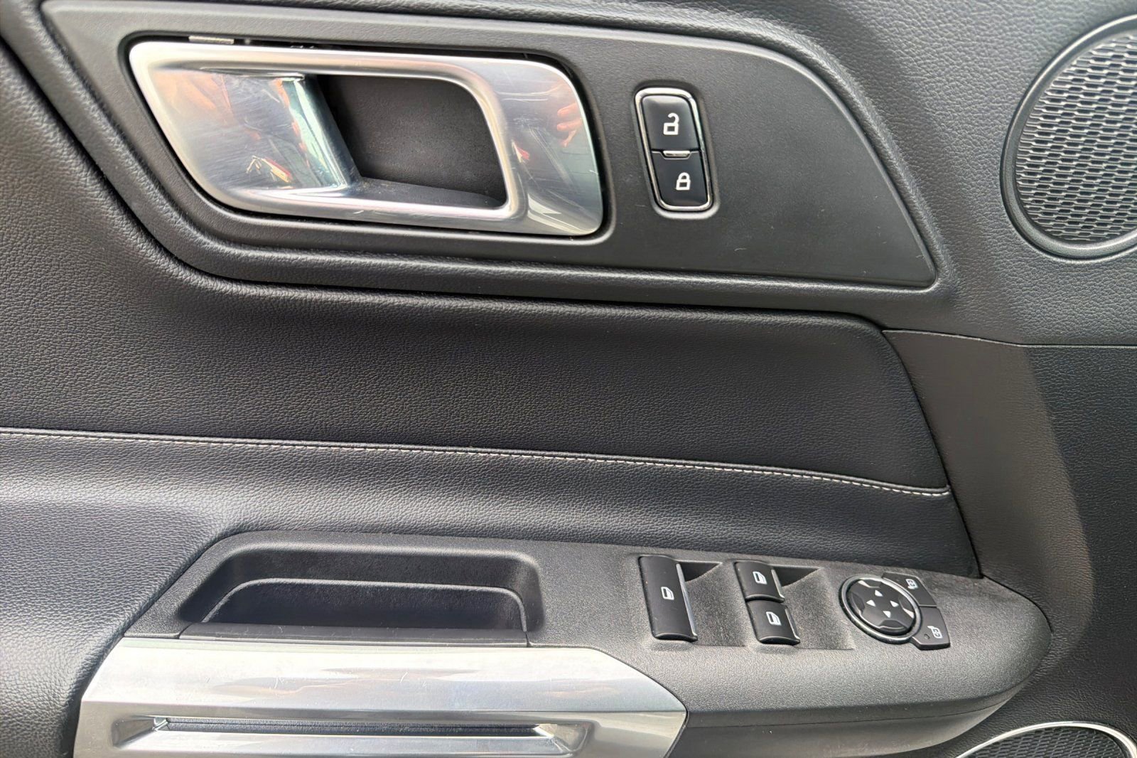 Used 2018 Ford Mustang Premium RWD image 11