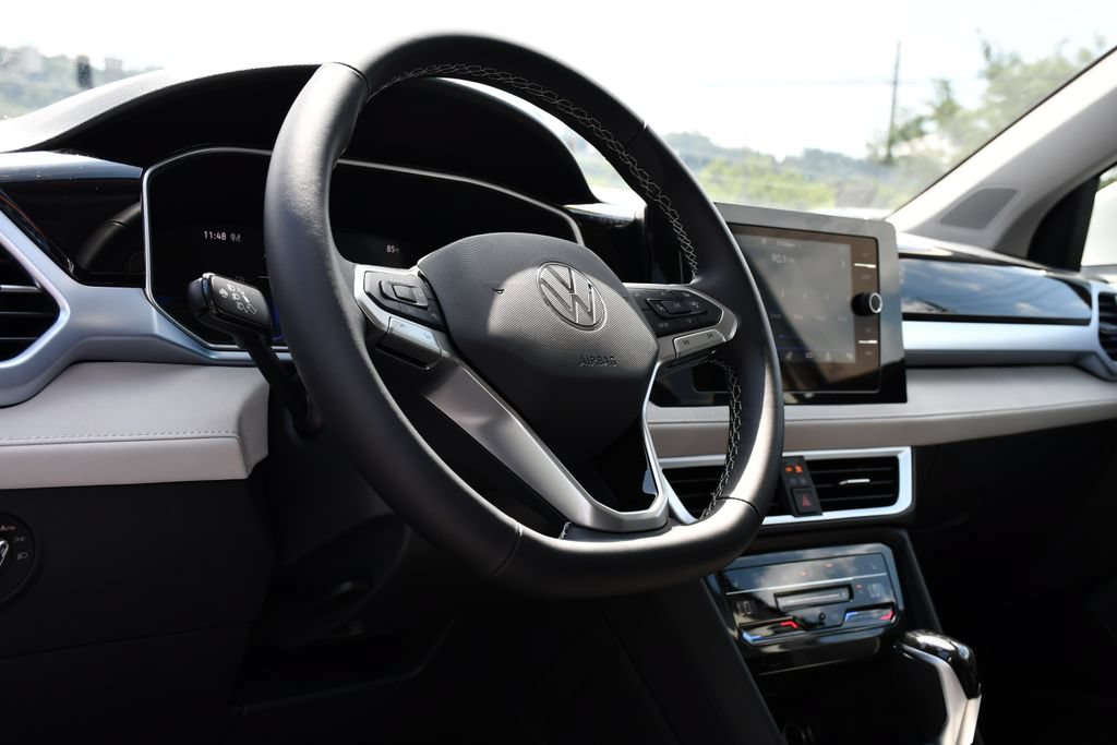 New 2026 Volkswagen Taos SE AWD/4WD image 12