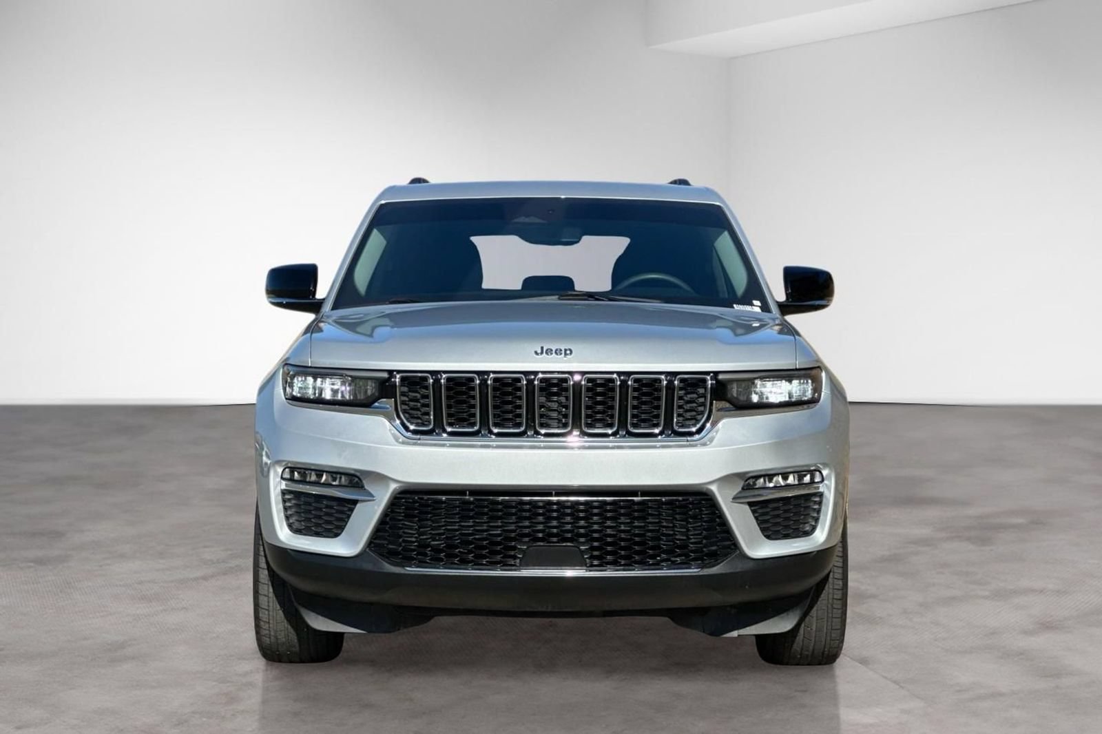 Used 2023 Jeep Grand Cherokee Limited w/ Trailer Tow Prep Group (B) AWD/4WD image 9