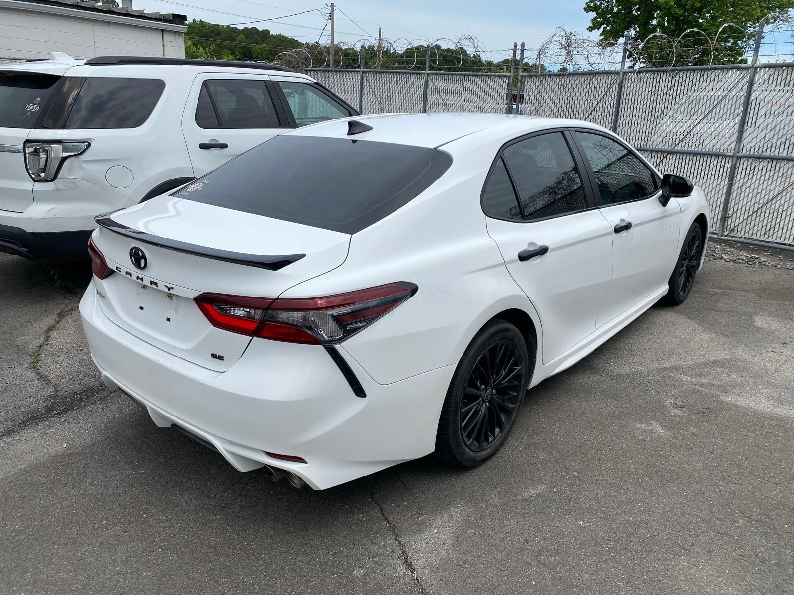 Used 2022 Toyota Camry SE w/ Convenience Package FWD image 4